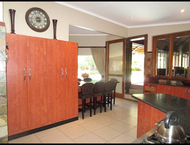 900M² BUSINESS FOR SALE IN SINOVILLE